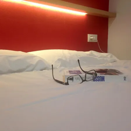 Ξενοδοχείο Unisotel 2*